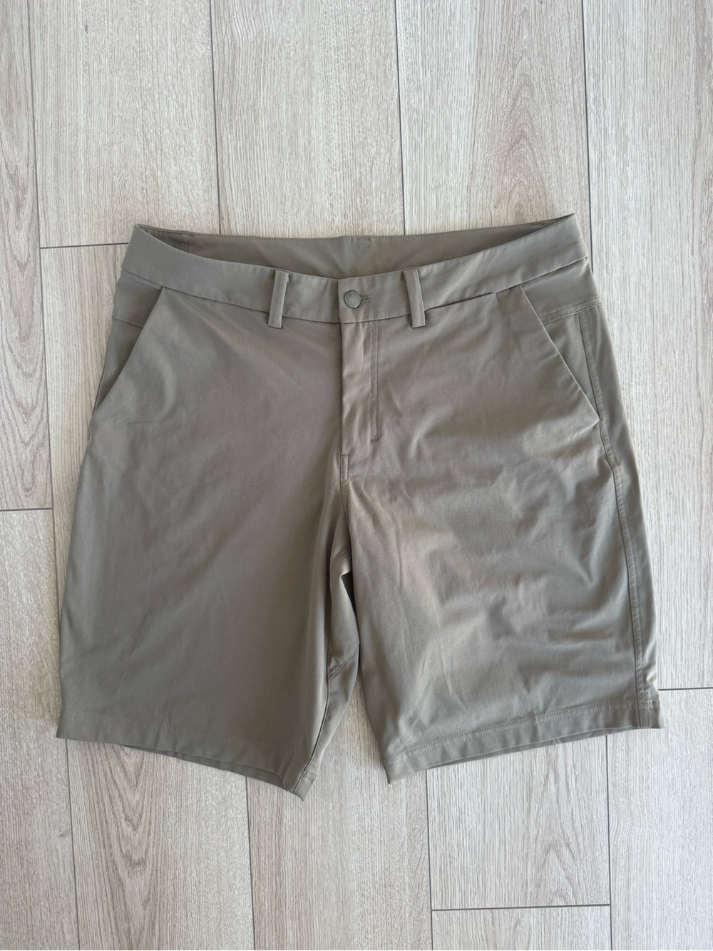 Men’s Lululemon ABC Beige Brown Khaki Casual Shorts 36 Waist
